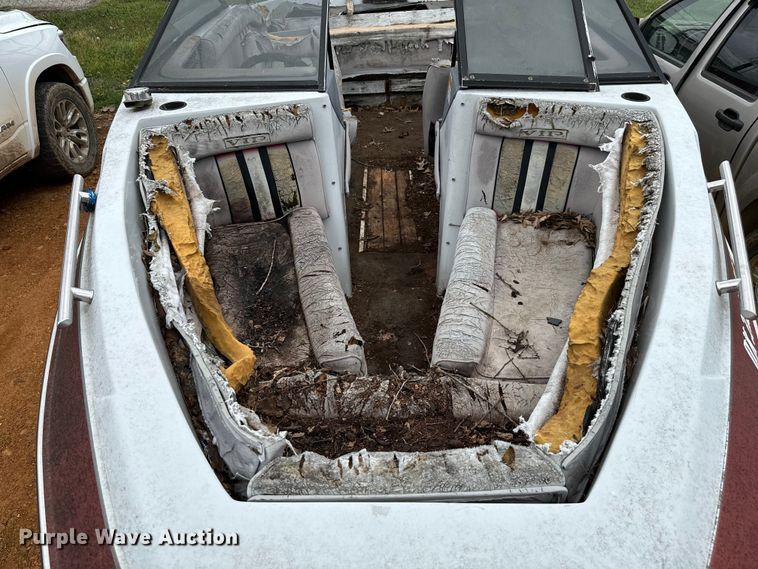 image for item EJ0346 1989 Victory VIP boat