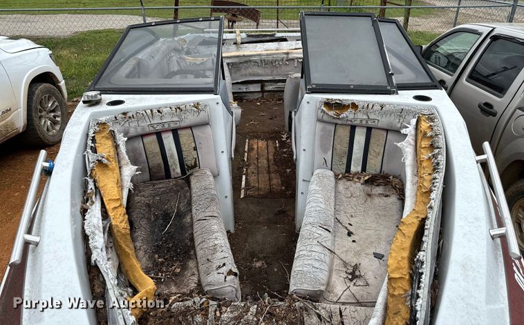 image for item EJ0346 1989 Victory VIP boat