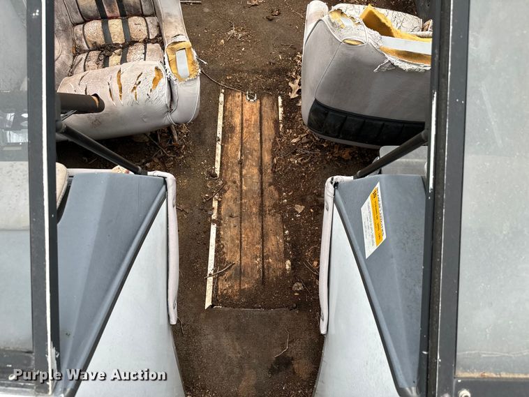 image for item EJ0346 1989 Victory VIP boat