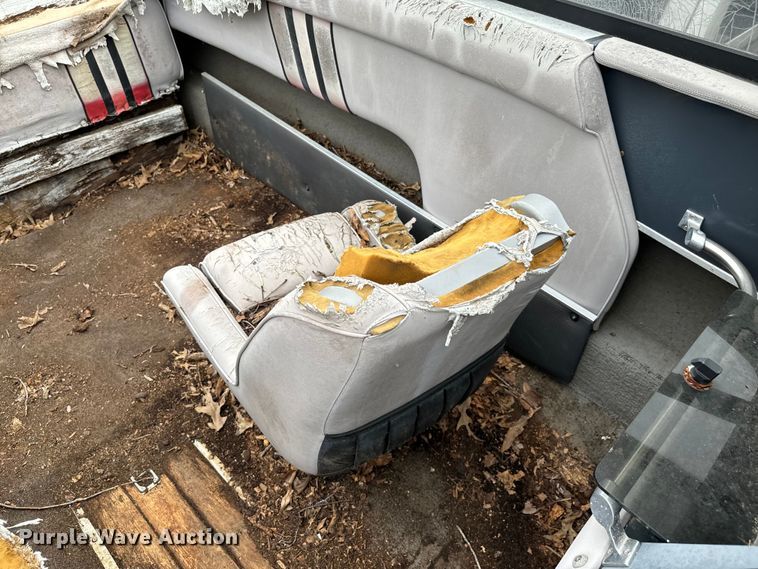 image for item EJ0346 1989 Victory VIP boat