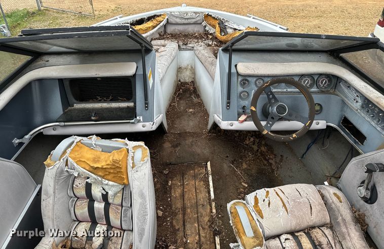 image for item EJ0346 1989 Victory VIP boat