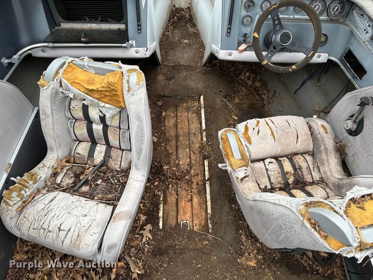 image for item EJ0346 1989 Victory VIP boat