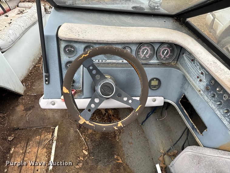 image for item EJ0346 1989 Victory VIP boat