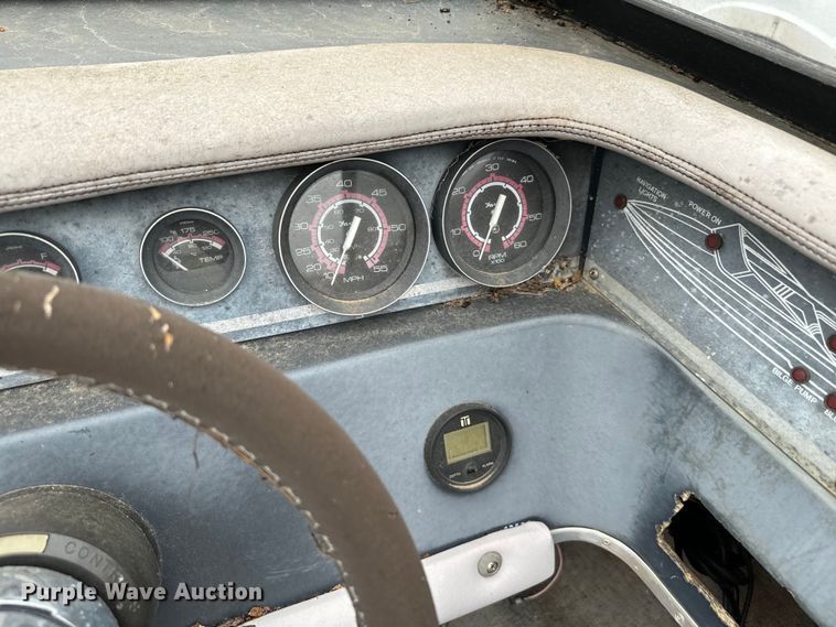 image for item EJ0346 1989 Victory VIP boat