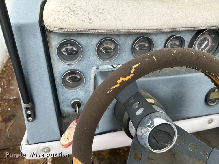 image for item EJ0346 1989 Victory VIP boat