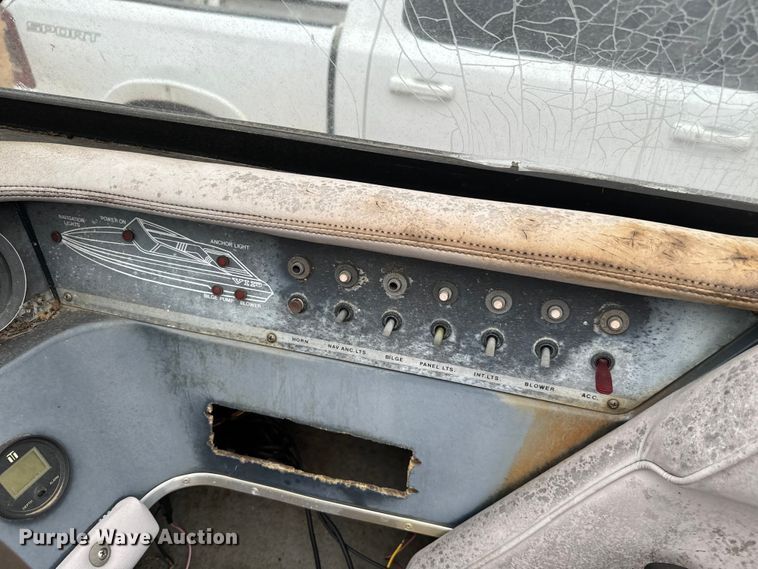 image for item EJ0346 1989 Victory VIP boat