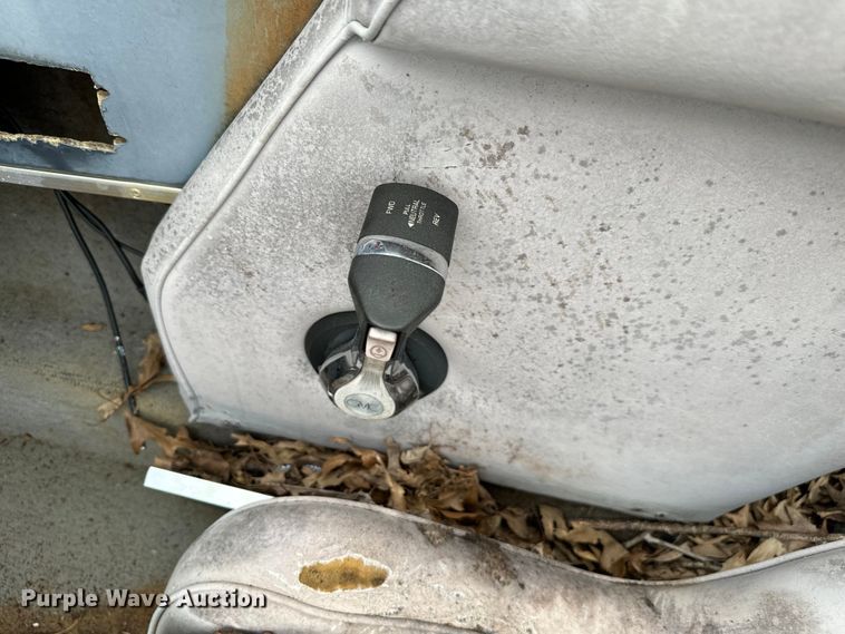 image for item EJ0346 1989 Victory VIP boat