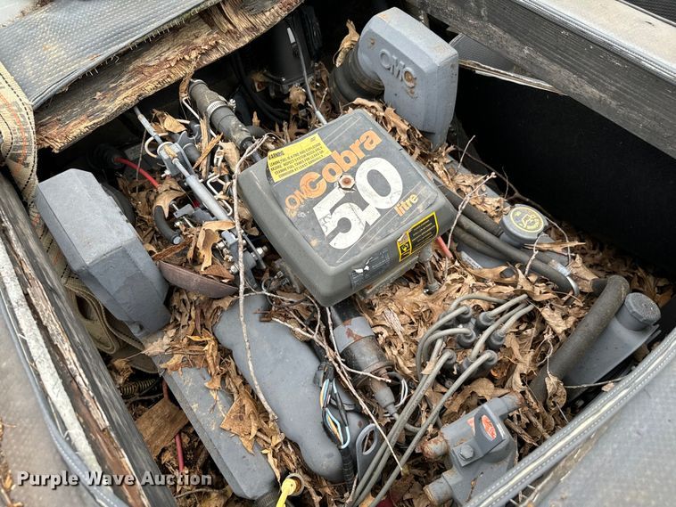 image for item EJ0346 1989 Victory VIP boat