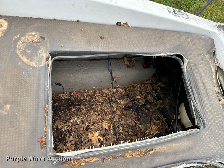 image for item EJ0346 1989 Victory VIP boat