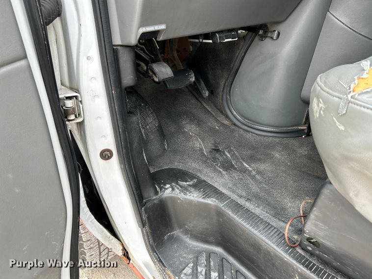 image for item EK4183 2003 Ford  E450 Super Duty utility van