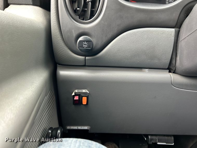 image for item EK4183 2003 Ford  E450 Super Duty utility van