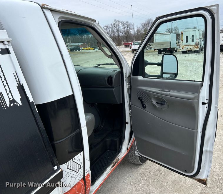 image for item EK4183 2003 Ford  E450 Super Duty utility van