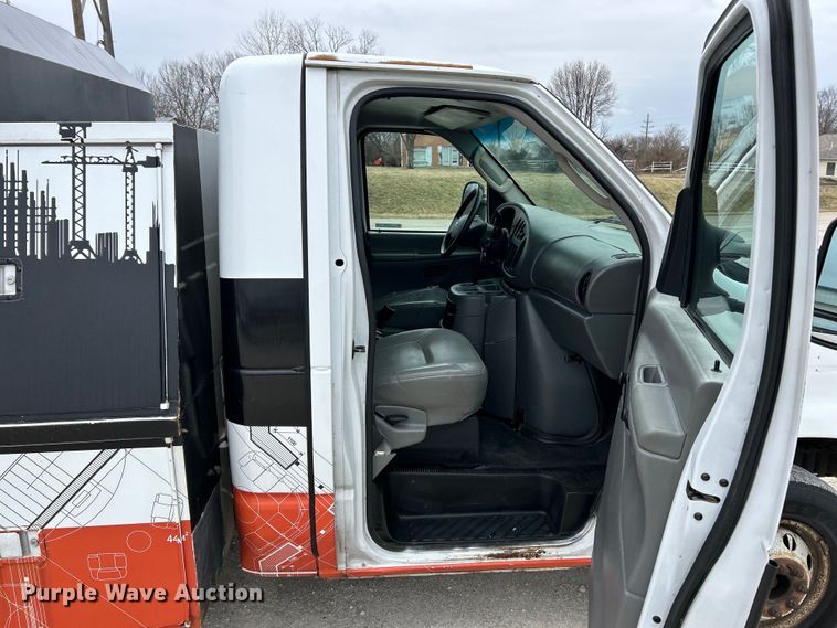 image for item EK4183 2003 Ford  E450 Super Duty utility van