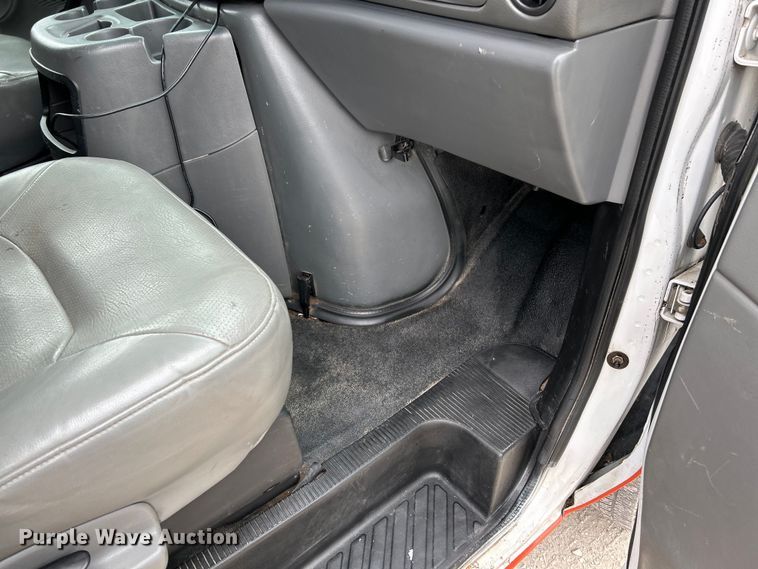 image for item EK4183 2003 Ford  E450 Super Duty utility van