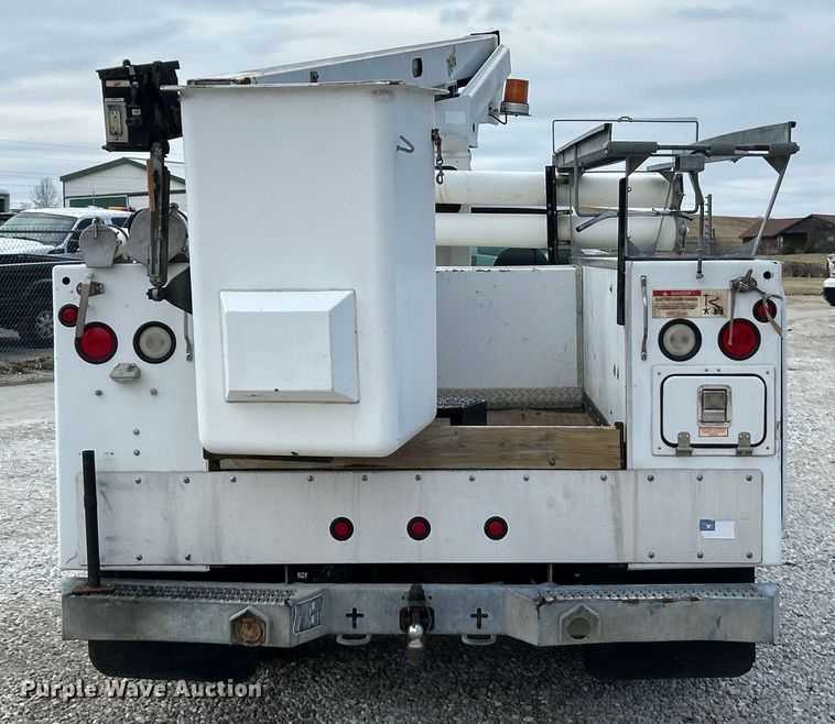 image for item EK4187 2000 Ford F450 Super Duty XL bucket truck