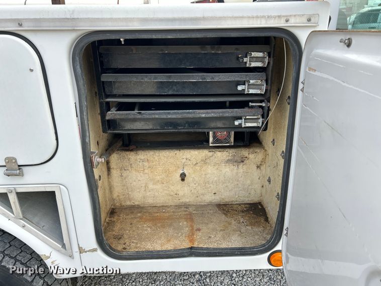 image for item EK4187 2000 Ford F450 Super Duty XL bucket truck