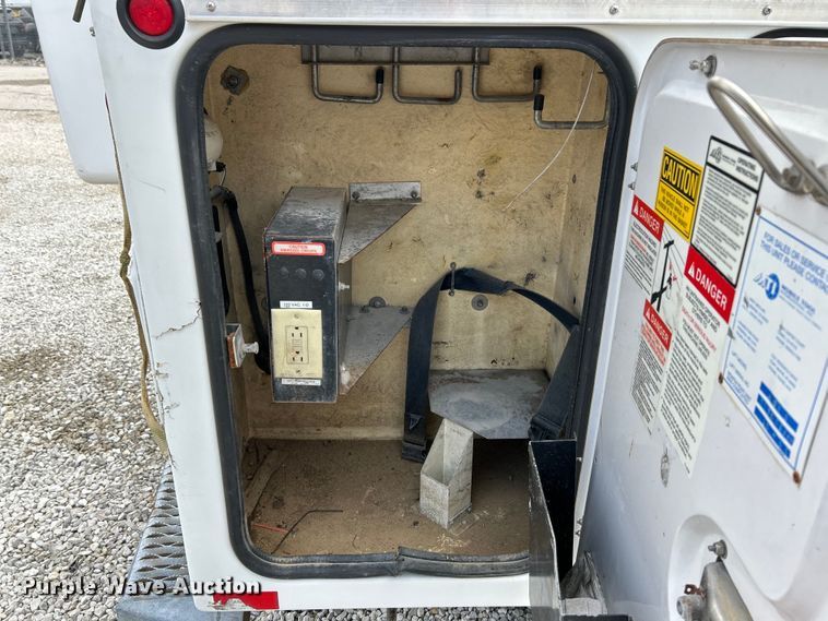 image for item EK4187 2000 Ford F450 Super Duty XL bucket truck