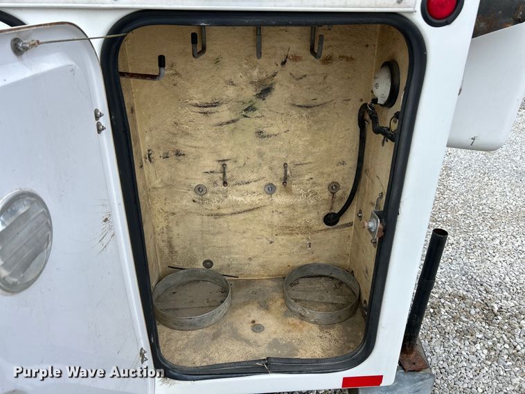 image for item EK4187 2000 Ford F450 Super Duty XL bucket truck