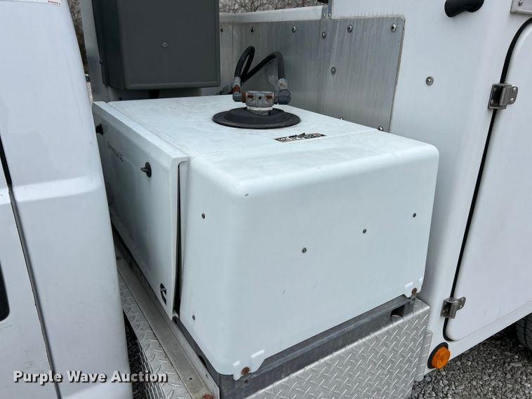 image for item EK4187 2000 Ford F450 Super Duty XL bucket truck