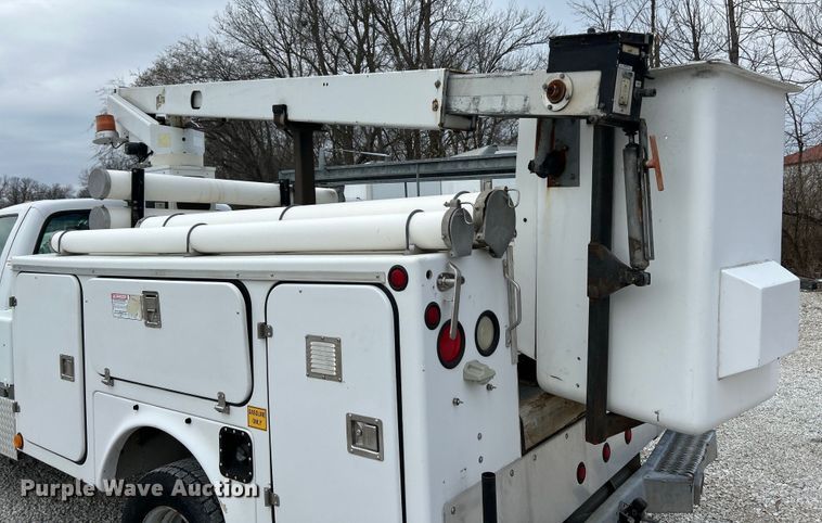 image for item EK4187 2000 Ford F450 Super Duty XL bucket truck