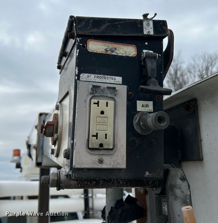 image for item EK4187 2000 Ford F450 Super Duty XL bucket truck