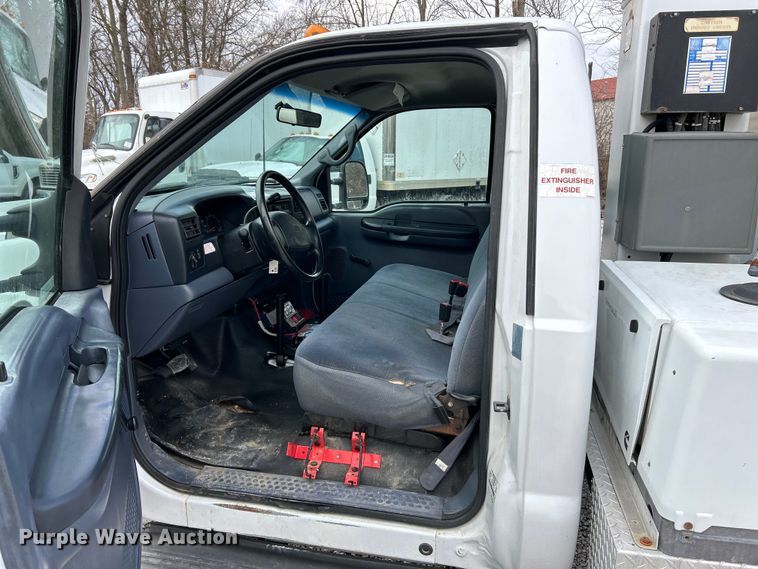 image for item EK4187 2000 Ford F450 Super Duty XL bucket truck