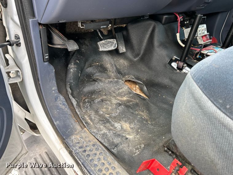 image for item EK4187 2000 Ford F450 Super Duty XL bucket truck