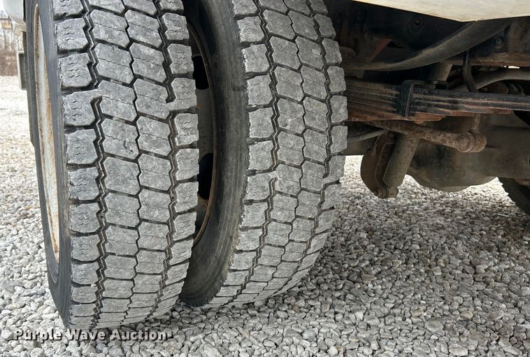 image for item EK4187 2000 Ford F450 Super Duty XL bucket truck