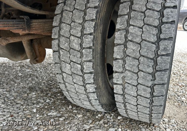 image for item EK4187 2000 Ford F450 Super Duty XL bucket truck