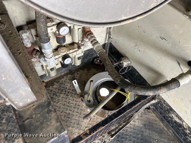 image for item EK4188 2012 Ford F550 Super Duty XL utility / service truck