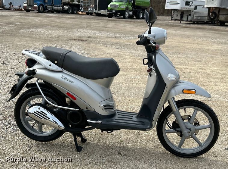 image for item EK4197 2003 Piaggio LT150 scooter