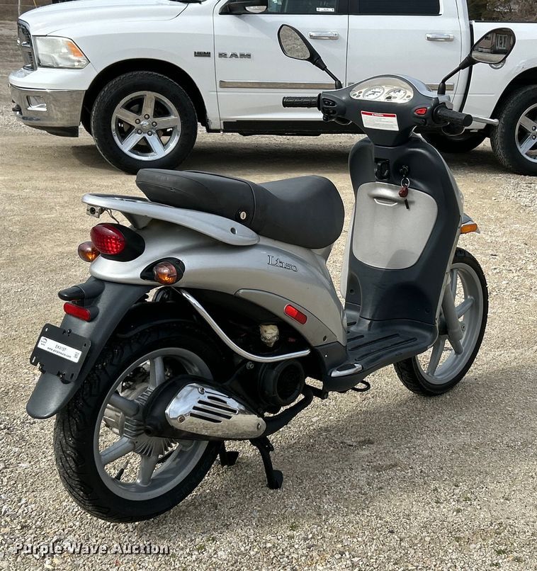 image for item EK4197 2003 Piaggio LT150 scooter