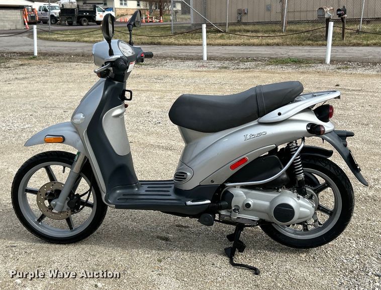 image for item EK4197 2003 Piaggio LT150 scooter
