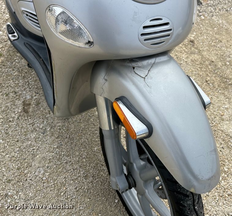 image for item EK4197 2003 Piaggio LT150 scooter