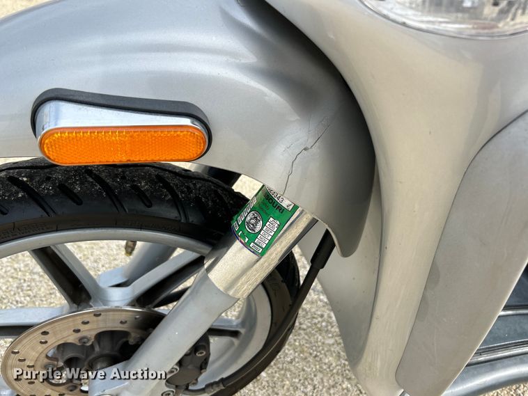 image for item EK4197 2003 Piaggio LT150 scooter