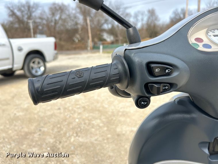 image for item EK4197 2003 Piaggio LT150 scooter