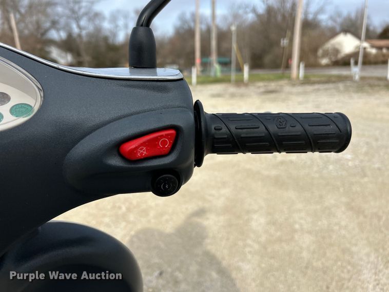 image for item EK4197 2003 Piaggio LT150 scooter