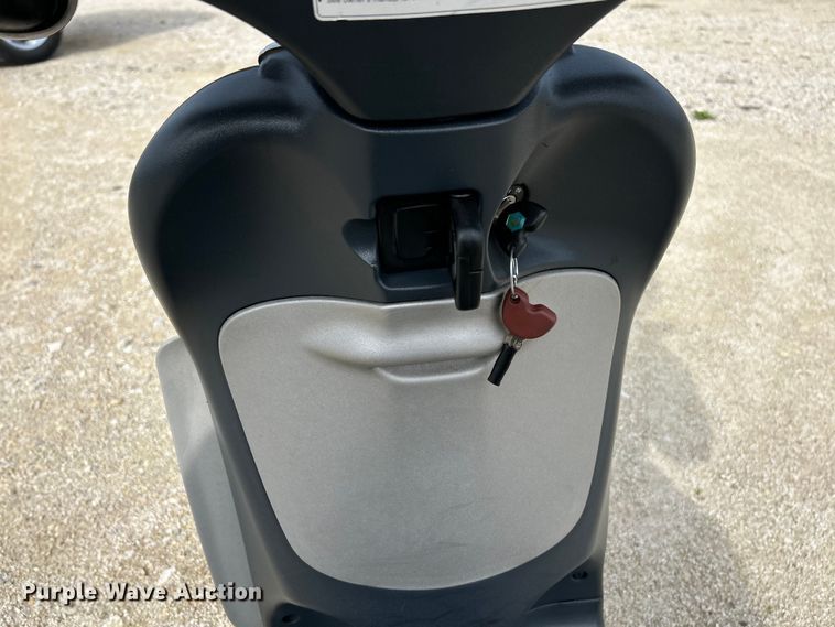 image for item EK4197 2003 Piaggio LT150 scooter