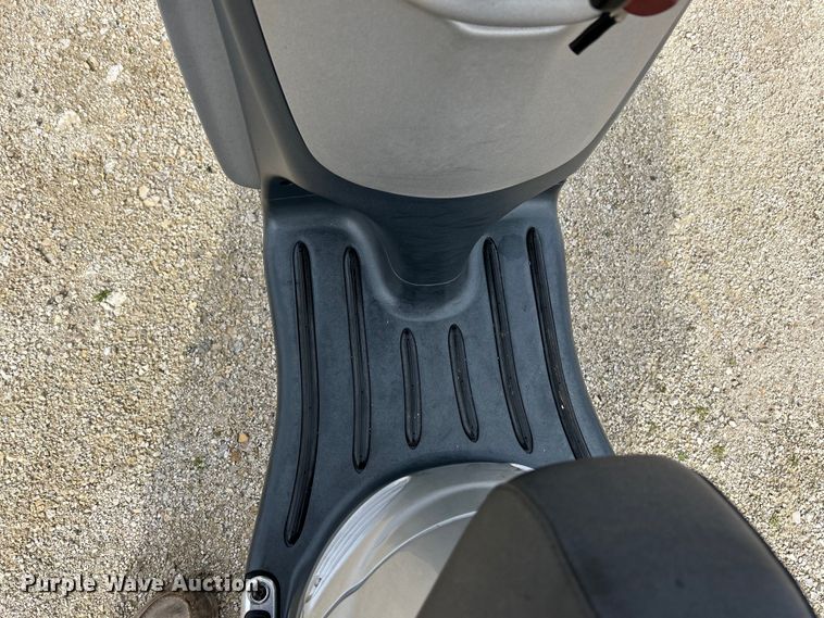 image for item EK4197 2003 Piaggio LT150 scooter