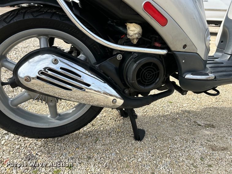 image for item EK4197 2003 Piaggio LT150 scooter
