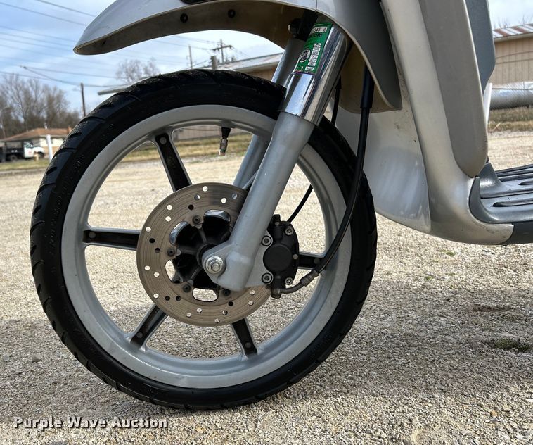 image for item EK4197 2003 Piaggio LT150 scooter