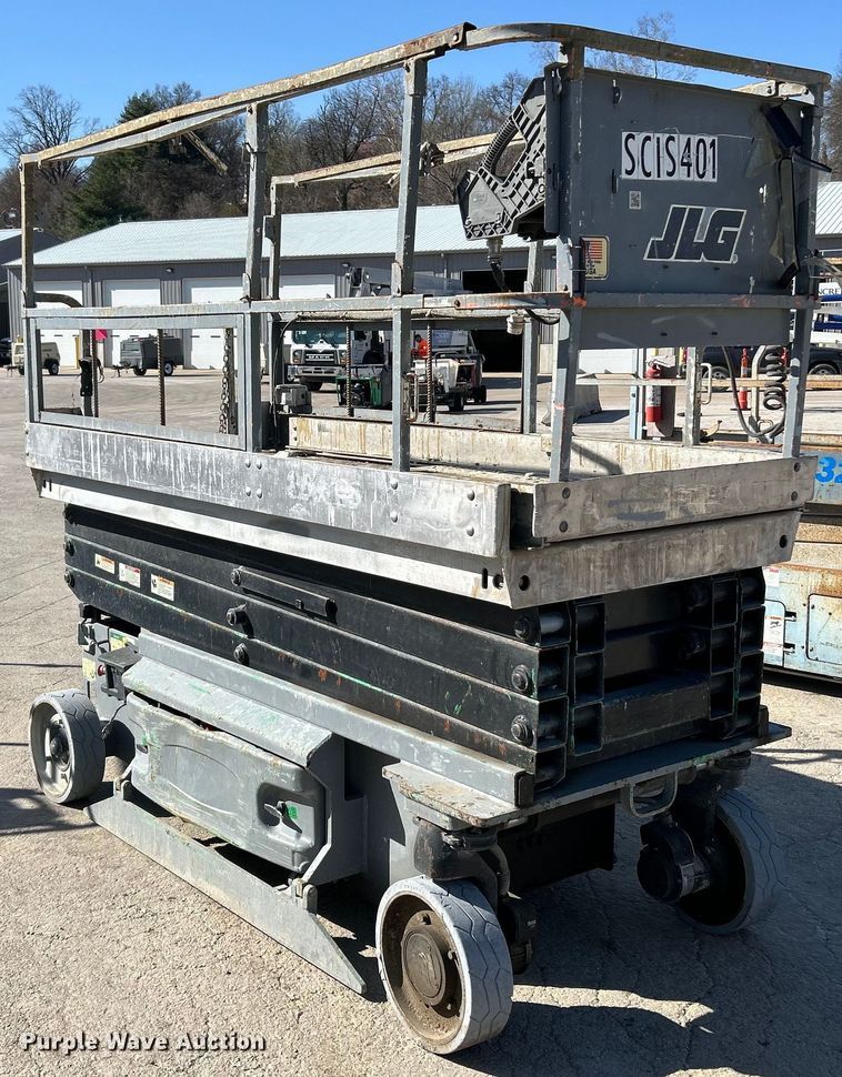 image for item EK4266 2008 JLG 3246 ES scissor lift