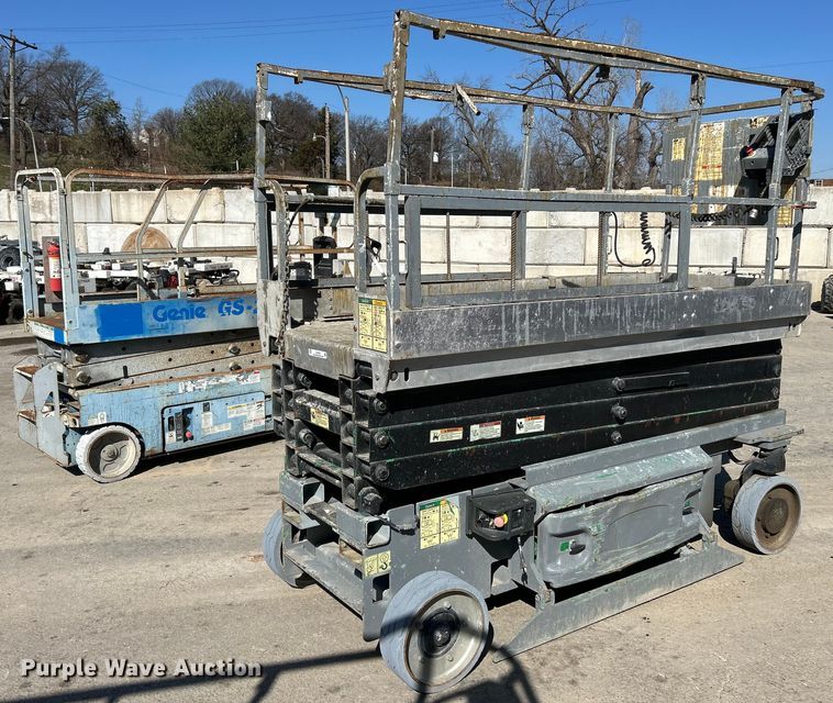 image for item EK4266 2008 JLG 3246 ES scissor lift
