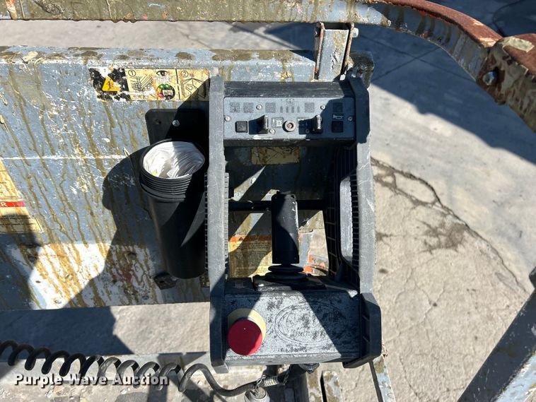 image for item EK4266 2008 JLG 3246 ES scissor lift