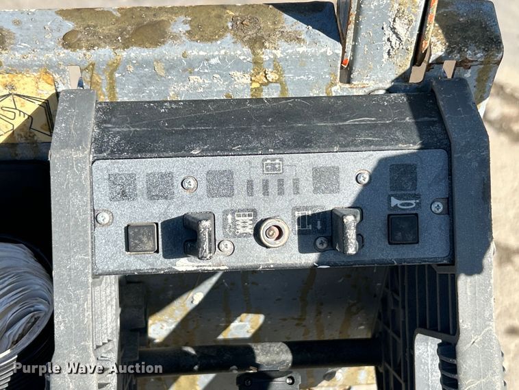 image for item EK4266 2008 JLG 3246 ES scissor lift