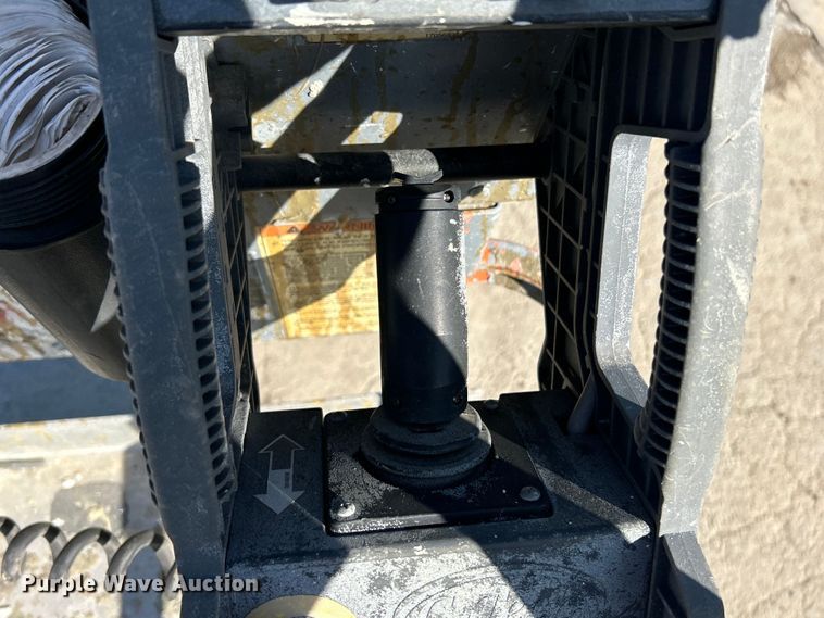 image for item EK4266 2008 JLG 3246 ES scissor lift