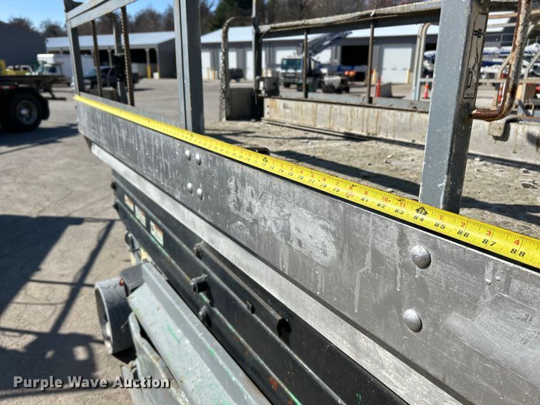 image for item EK4266 2008 JLG 3246 ES scissor lift