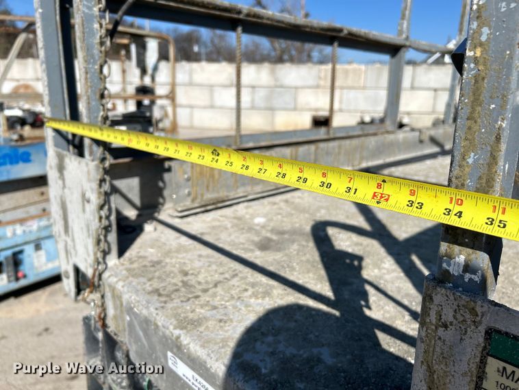 image for item EK4266 2008 JLG 3246 ES scissor lift