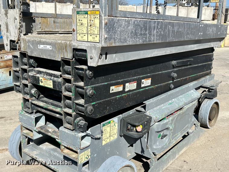 image for item EK4266 2008 JLG 3246 ES scissor lift