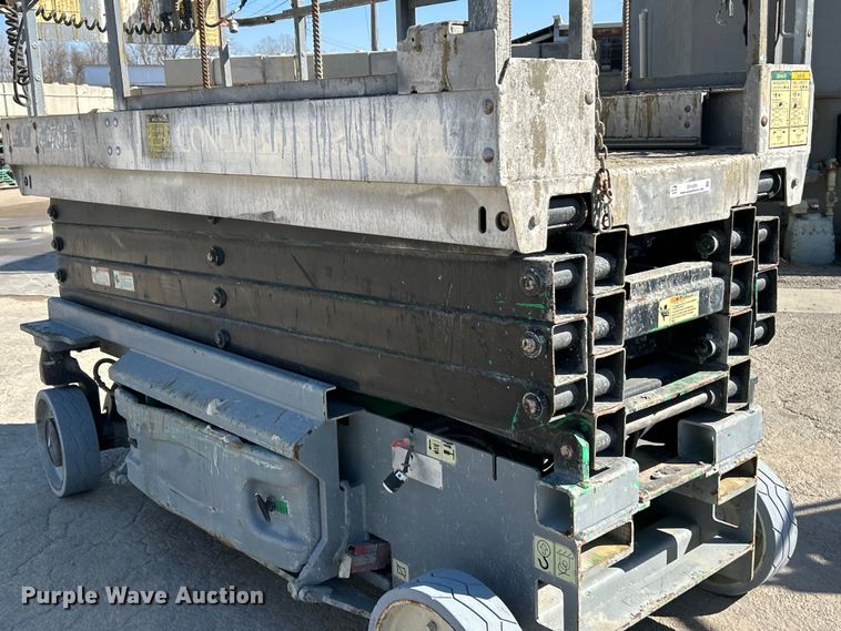 image for item EK4266 2008 JLG 3246 ES scissor lift